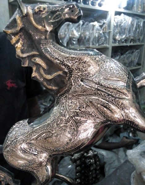 BRASS BLACK HORSE 18X36