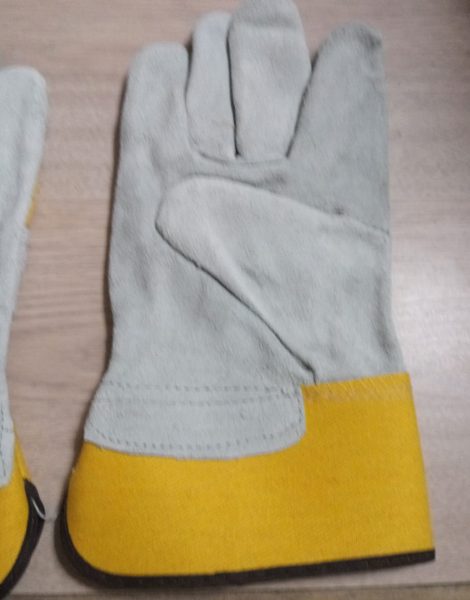 Gloves (7)