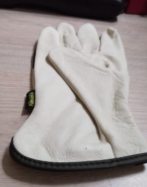 Gloves (9)